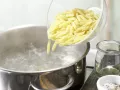 Mango-Lauch-Pasta Zubereitung Schritt 1 Mango-Lauch-Pasta Zubereitung Schritt 1