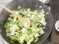Mango-Lauch-Pasta Zubereitung Schritt 3 Mango-Lauch-Pasta Zubereitung Schritt 3