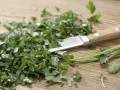 Maronenpilze mit Kräuter-Nuss-Kruste Zubereitung Schritt 3 Maronenpilze mit Kräuter-Nuss-Kruste Zubereitung Schritt 3