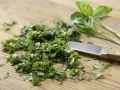 Maronenpilze mit Kräuter-Nuss-Kruste Zubereitung Schritt 4 Maronenpilze mit Kräuter-Nuss-Kruste Zubereitung Schritt 4