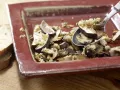Maronenpilze mit Kräuter-Nuss-Kruste Zubereitung Schritt 9 Maronenpilze mit Kräuter-Nuss-Kruste Zubereitung Schritt 9