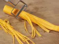 Möhren-Nudeltopf mit Erbsen Zubereitung Schritt 2 Möhren-Nudeltopf mit Erbsen Zubereitung Schritt 2