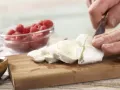Mozzarella-Melonen-Salat Zubereitung Schritt 2 Mozzarella-Melonen-Salat Zubereitung Schritt 2