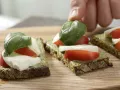 Mozzarellabrot mit Orangenschorle Zubereitung Schritt 5 Mozzarellabrot mit Orangenschorle Zubereitung Schritt 5
