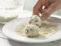 Müsli-Kugeln mit Quark Zubereitung Schritt 2 Müsli-Kugeln mit Quark Zubereitung Schritt 2