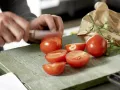 Ofentomaten mit Thunfisch-Kapern-Creme Zubereitung Schritt 1 Ofentomaten mit Thunfisch-Kapern-Creme Zubereitung Schritt 1