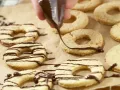 Orangenblätter, Nugatstreifen und Kokosringe Zubereitung Schritt 14 Orangenblätter, Nugatstreifen und Kokosringe Zubereitung Schritt 14
