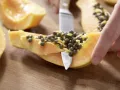 Papayasalat mit Gurken Zubereitung Schritt 1 Papayasalat mit Gurken Zubereitung Schritt 1