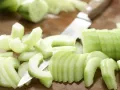 Papayasalat mit Gurken Zubereitung Schritt 2 Papayasalat mit Gurken Zubereitung Schritt 2