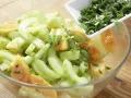 Papayasalat mit Gurken Zubereitung Schritt 7 Papayasalat mit Gurken Zubereitung Schritt 7