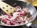 Pastasauce mit roten Zwiebeln Zubereitung Schritt 6 Pastasauce mit roten Zwiebeln Zubereitung Schritt 6