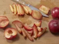Pflaumen mit Zimt-Dickmilch Zubereitung Schritt 1 Pflaumen mit Zimt-Dickmilch Zubereitung Schritt 1