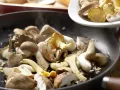 Pilz-Gratin auf Sprossensalat Zubereitung Schritt 5 Pilz-Gratin auf Sprossensalat Zubereitung Schritt 5