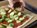 Pizza mit Rosenkohl Zubereitung Schritt 7 Pizza mit Rosenkohl Zubereitung Schritt 7