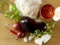 Pizza mit scharfem Auberginen-Ragout Zubereitung Schritt 1 Pizza mit scharfem Auberginen-Ragout Zubereitung Schritt 1