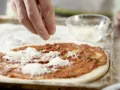 Pizza mit Thunfisch Zubereitung Schritt 6 Pizza mit Thunfisch Zubereitung Schritt 6