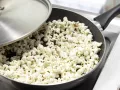Popcorn-Müsli mit Rosinen Zubereitung Schritt 2 Popcorn-Müsli mit Rosinen Zubereitung Schritt 2