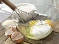 Quarkklößchen mit Erdbeersauce Zubereitung Schritt 1 Quarkklößchen mit Erdbeersauce Zubereitung Schritt 1
