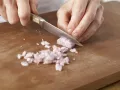 Radieschen-Kartoffel-Suppe Zubereitung Schritt 2 Radieschen-Kartoffel-Suppe Zubereitung Schritt 2
