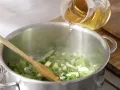 Radieschen-Kartoffel-Suppe Zubereitung Schritt 5 Radieschen-Kartoffel-Suppe Zubereitung Schritt 5