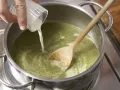 Radieschen-Kartoffel-Suppe Zubereitung Schritt 7 Radieschen-Kartoffel-Suppe Zubereitung Schritt 7