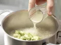 Reisflockenbrei mit Avocado Zubereitung Schritt 3 Reisflockenbrei mit Avocado Zubereitung Schritt 3
