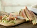Rhabarber-Streusel-Auflauf Zubereitung Schritt 1 Rhabarber-Streusel-Auflauf Zubereitung Schritt 1