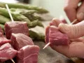 Rindfleischspieße mit grünem Spargel Zubereitung Schritt 1 Rindfleischspieße mit grünem Spargel Zubereitung Schritt 1