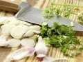 Röstbrote mit Avocado-Tatar Zubereitung Schritt 2 Röstbrote mit Avocado-Tatar Zubereitung Schritt 2