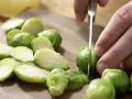 Rosenkohlpüree mit Sesamkartoffeln Zubereitung Schritt 2 Rosenkohlpüree mit Sesamkartoffeln Zubereitung Schritt 2