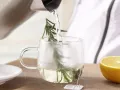 Rosmarintee Zubereitung Schritt 2 Rosmarintee Zubereitung Schritt 2
