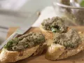 Rucolasalat mit Oliven-Crostini Zubereitung Schritt 7 Rucolasalat mit Oliven-Crostini Zubereitung Schritt 7