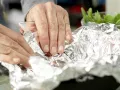 Salatschüssel mit Räucherhähnchen Zubereitung Schritt 2 Salatschüssel mit Räucherhähnchen Zubereitung Schritt 2