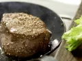 Salatschüssel mit scharfen Rinderfiletscheiben Zubereitung Schritt 3 Salatschüssel mit scharfen Rinderfiletscheiben Zubereitung Schritt 3