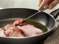 Schnitzel mit Tomatensauce und Polenta Zubereitung Schritt 4 Schnitzel mit Tomatensauce und Polenta Zubereitung Schritt 4
