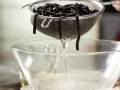 Schwarze Tintenfisch-Pasta Zubereitung Schritt 9 Schwarze Tintenfisch-Pasta Zubereitung Schritt 9
