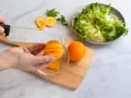 Sellerie-Nuss-Schnitzel mit Frisée-Orangen-Salat Zubereitung Schritt 2 Sellerie-Nuss-Schnitzel mit Frisée-Orangen-Salat Zubereitung Schritt 2