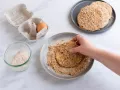 Sellerie-Nuss-Schnitzel mit Frisée-Orangen-Salat Zubereitung Schritt 3 Sellerie-Nuss-Schnitzel mit Frisée-Orangen-Salat Zubereitung Schritt 3