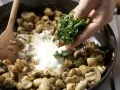 Semmelknödel mit Rahmpilzen – smarter Zubereitung Schritt 8 Semmelknödel mit Rahmpilzen – smarter Zubereitung Schritt 8