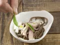 Soba-Nudeln mit Mairüben Zubereitung Schritt 8 Soba-Nudeln mit Mairüben Zubereitung Schritt 8