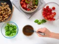 Sommerlicher Brotsalat mit Tomaten Zubereitung Schritt 4 Sommerlicher Brotsalat mit Tomaten Zubereitung Schritt 4