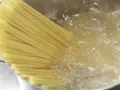 Spaghetti mit Karamellzwiebeln Zubereitung Schritt 5 Spaghetti mit Karamellzwiebeln Zubereitung Schritt 5