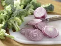 Spargel-Brokkoli-Tarte mit roten Zwiebeln Zubereitung Schritt 1 Spargel-Brokkoli-Tarte mit roten Zwiebeln Zubereitung Schritt 1