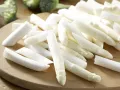 Spargel-Brokkoli-Tarte mit roten Zwiebeln Zubereitung Schritt 2 Spargel-Brokkoli-Tarte mit roten Zwiebeln Zubereitung Schritt 2