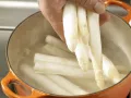 Spargel mit Limetten-Hollandaise und Schinkenplatte Zubereitung Schritt 7 Spargel mit Limetten-Hollandaise und Schinkenplatte Zubereitung Schritt 7