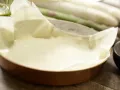 Spargel-Tartelettes von grünem und weißem Spargel mit Bärlauch-Pesto Zubereitung Schritt 4 Spargel-Tartelettes von grünem und weißem Spargel mit Bärlauch-Pesto Zubereitung Schritt 4