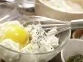 Spargel-Tartelettes von grünem und weißem Spargel mit Bärlauch-Pesto Zubereitung Schritt 8 Spargel-Tartelettes von grünem und weißem Spargel mit Bärlauch-Pesto Zubereitung Schritt 8