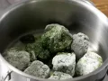 Spinatsalat mit Sesam Zubereitung Schritt 1 Spinatsalat mit Sesam Zubereitung Schritt 1
