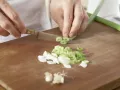 Spinatsalat mit Sesam Zubereitung Schritt 3 Spinatsalat mit Sesam Zubereitung Schritt 3