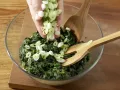 Spinatsalat mit Sesam Zubereitung Schritt 6 Spinatsalat mit Sesam Zubereitung Schritt 6